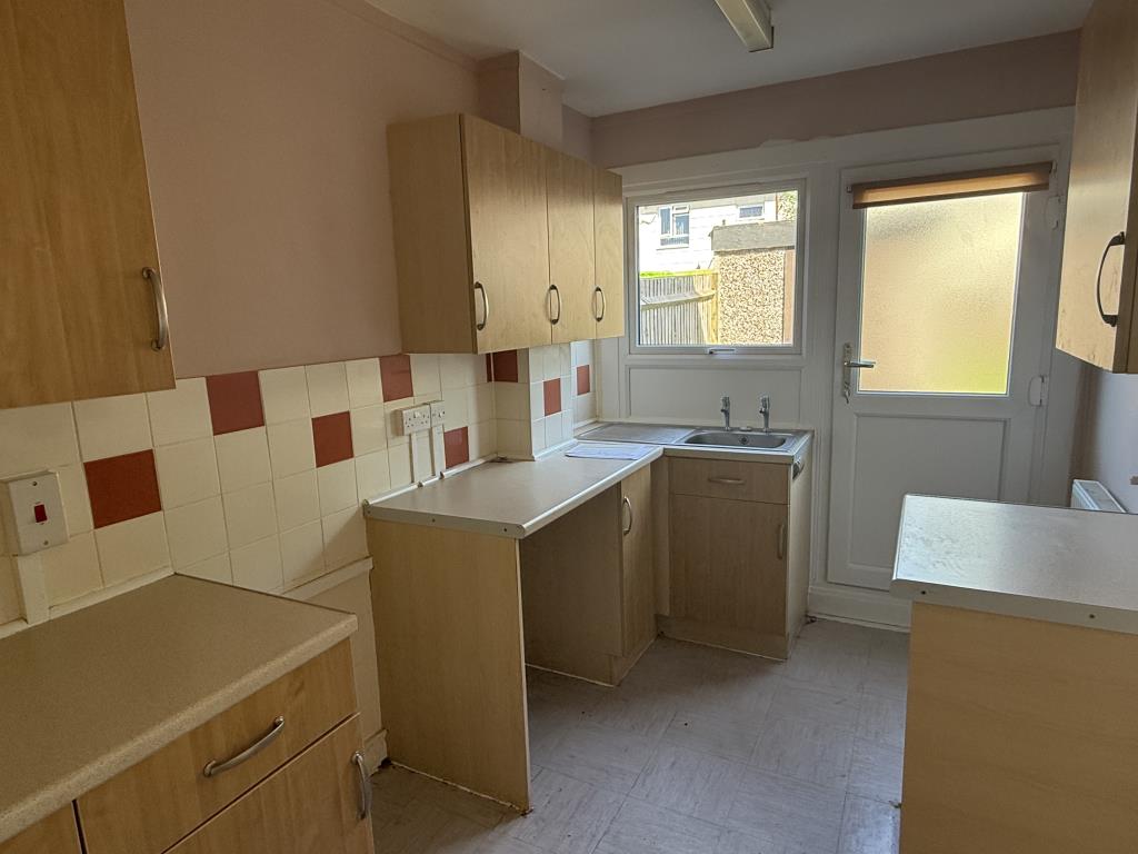 Lot: 52 - HOUSE IN NEED OF IMPROVEMENT - Kitchen of House in Need of Improvement